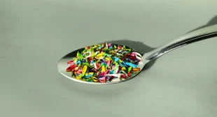 Microplastics Found in Human Bones May Accelerate Aging and Weaken Skeleton